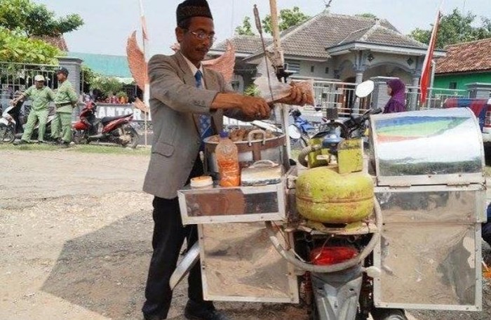 10 Gaya Pedagang Berpenampilan Nyentrik Ini Viral di Medsos