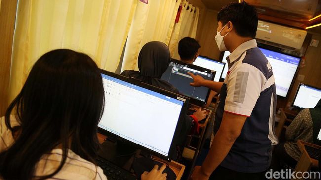 Pelatihan Komputer Warga Rusun Jatinegara Barat