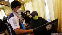 Pelatihan mengoperasikan komputer ini dilakukan secara gratis kepada warga rusun tersebut.