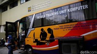 Dalam program ini, Pusat Pelatihan Kerja Daerah Jakarta Timur menghadirkan armada MTU.