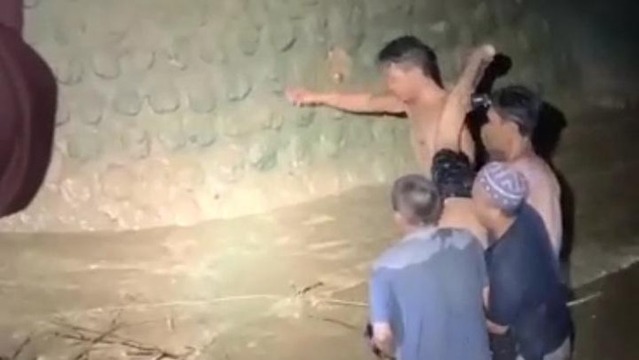 Pencarian remaja tenggelam di Sumenep