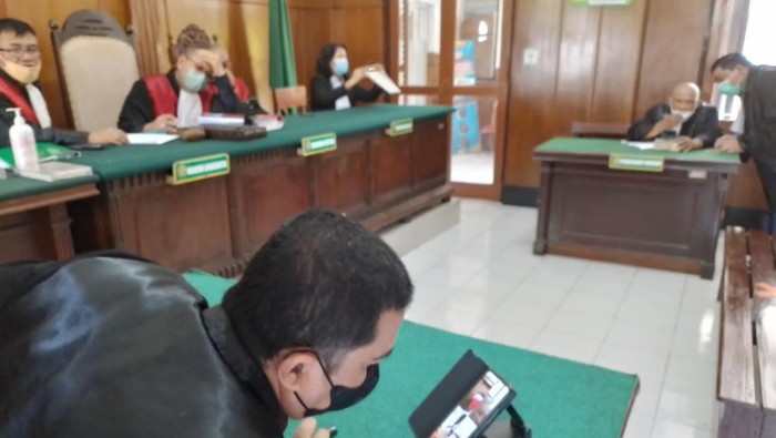 Perawat Jual Obat Bekas Pasien COVID-19 Divonis 16 Bulan Penjara