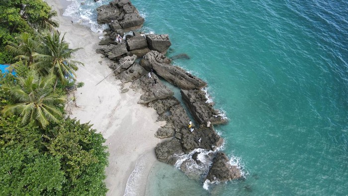 Pesona Pantai Vatumapida di Donggala Sulawesi Tengah Pantai Vatumapida di Donggala, Sulawesi Tengah, jadi tujuan wisata sejumlah warga di akhir pekan. Objek wisata itu kembali bangkit usai dihantam pandemi.