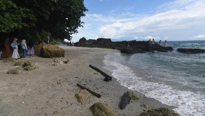 Pesona Pantai Vatumapida di Donggala Sulawesi Tengah Pantai Vatumapida di Donggala, Sulawesi Tengah, jadi tujuan wisata sejumlah warga di akhir pekan. Objek wisata itu kembali bangkit usai dihantam pandemi.