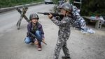 Invasi Rusia Bikin Anak-anak Ukraina Main Perang-perangan