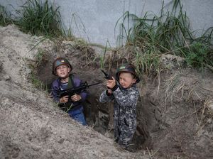 Invasi Rusia Bikin Anak-anak Ukraina Main Perang-perangan