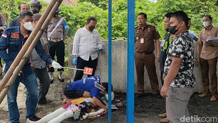 Polres Pekalongn menggelar rekonstruksi kasus suami bunuh istri, Senin (23/5/2022).