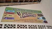 Di belakang RS Ummi, Empang, Bogor, ada sebuah tempat makan tersembunyi yang punya menu spesial. Hanya disajikan di rumah, tetapi banyak pelanggannya yang rela antre untuk makan di sini. Foto: detikcom/Diah Afrilian