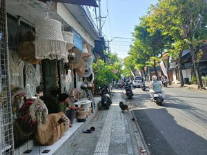 Kisah Penjaga Artshop di Kuta Setelah 2 Tahun Dihajar Pandemi