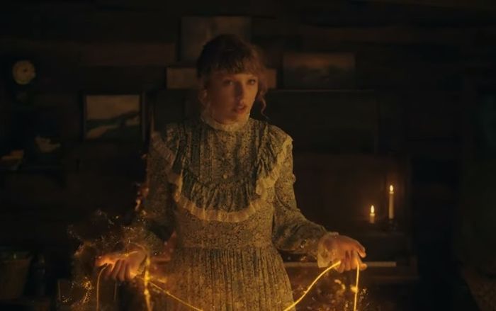 Taylor Swift di video klip Willow