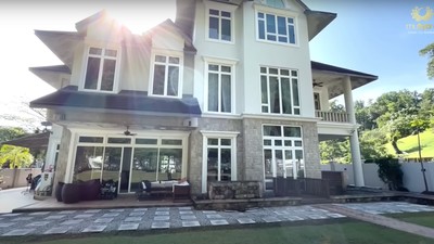 10 Foto Rumah Mewah Artis RI Menantu Siti Nurhaliza, Ada Lapangan Golfnya