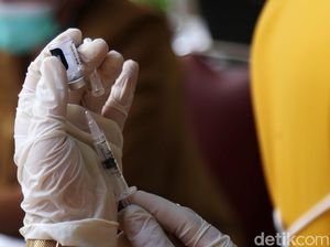 COVID-19 Naik Diduga gegara Omicron XBB, Warga Bakal Disuntik Booster Kedua?