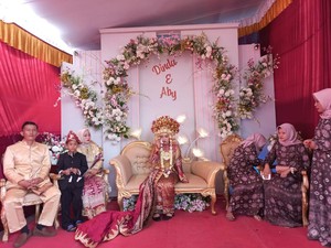 Lagi, Viral Pengantin Sendirian di Pelaminan, Ini Kisah Ngenes di Baliknya
