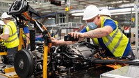 Volkswagen (VW) memasang target produksi 800 ribu unit mobil listrik pada tahun 2022 ini.   
