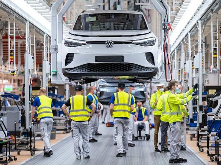 VW Kebut Produksi 800 Ribu Mobil Listrik, Lihat Kesibukan di Pabriknya