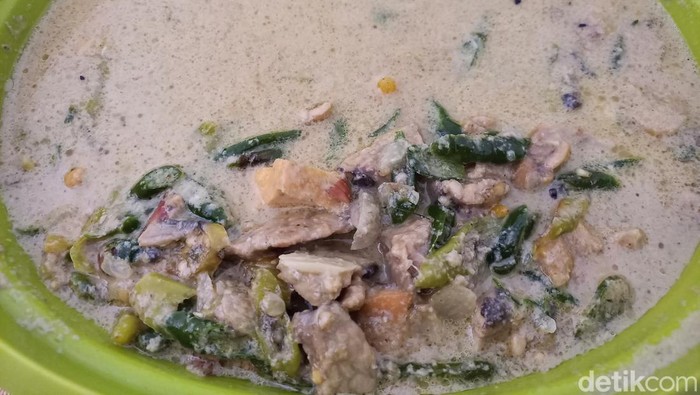 Warung makan lombok ijo gerus Bu Cip, Kecamatan Paranggupito, Wonogiri, Senin (23/5/2022).