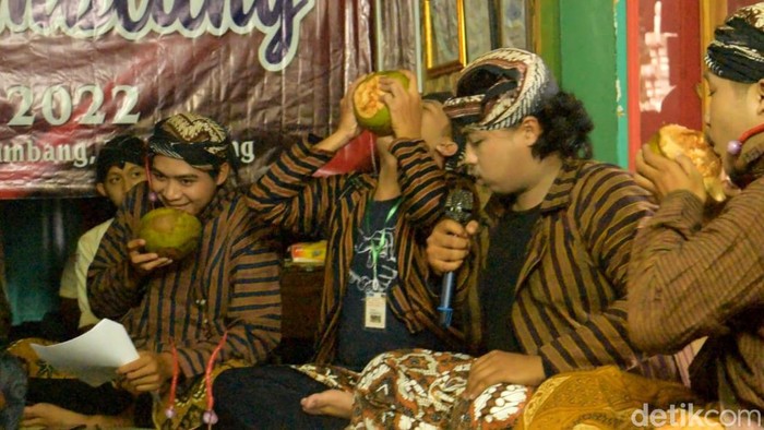 Sejumlah peserta mengikuti workshop dalang jemblung di Purbalingga, Minggu (23/5/2022).