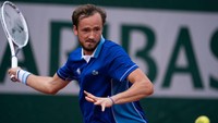 French Open 2022: Medvedev Susul Djokovic Melaju ke Babak Kedua