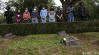 Aktivis Perempuan Mahardikha menggagas acara napak tilas 24 tahun perkosaan Mei 98 merawat ingatan menuntut keadilan.