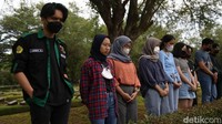 Namun, sampai 24 tahun berselang, kasus perkosaan massal ini tidak juga dituntaskan karena berkasnya dinilai tidak lengkap.