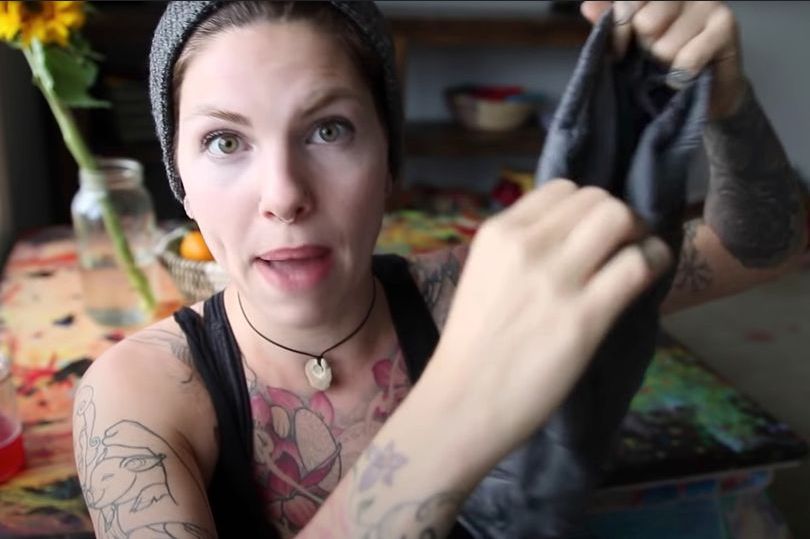 Amber Allen sering membagikan caranya berhemat dan menabung di akun YouTube, Fairly Local Family.