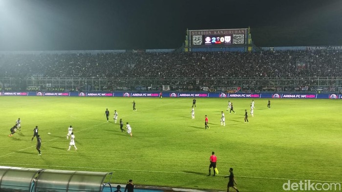 Arema FC melakoni laga uji coba melawan PSIS Semarang pada Minggu (22/5. Dalam laga tersebut, skuad Singo Edan memenangkan laga tersebut dengan skor 2-0.