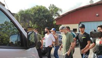 Gary Iskak juga terpaksa jauh dari istrinya karena tersandung kasus narkoba. Foto: Dony Indra Ramadhan/detikJabar