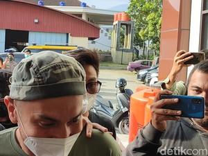Bong dan Sabu Sisa Pakai dari Gary Iskak cs Disita!
