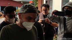 Positif Sabu, Gary Iskak Ditangkap Bersama 3 Pria-1 Wanita