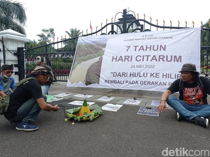 ARUM gelar tumpengan kritisi kemajuan program Citarum Harum.