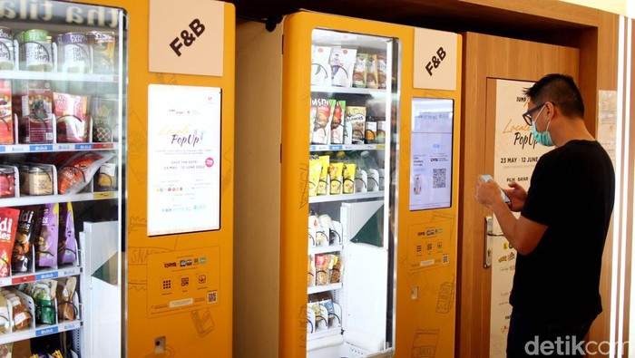 Semangat dukung pertumbuhan UMKM lokal yang menyediakan produk berkualitas baik, dimana saja dan kapan saja. Produk itu bakal ada di vending machine pertama di Indonesia.