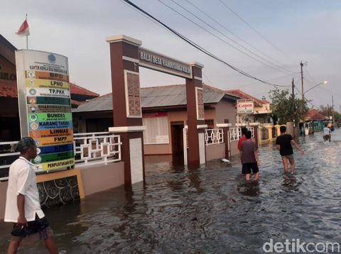 Banjir rob di Desa Randusanga Kulon, Brebes, Selasa (24/5/2022).