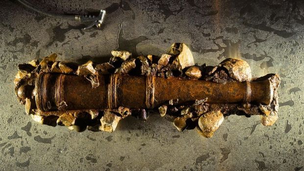 Benda Aneh di Bawah Laut Meriam bajak laut Blackbeard di North Carolina, AS.