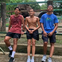 Jika dibandingkan, bentuk tubuh Bio One sebelum dan setelah bertransformasi menjadi Gepeng benar-benar jelas terlihat. Gaya rambutnya pun tampak berubah. Foto: Instagram/@bojvoyej