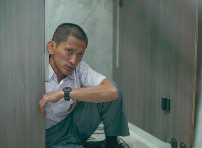 Perubahan penampilan Bio One sampai membuat istri mendiang Gepeng terharu karena terlalu mirip. Hal itu terlihat ketika Bio One berjumpa dengan keluarga mendiang Gepeng. Foto: Instagram/@bojvoyej