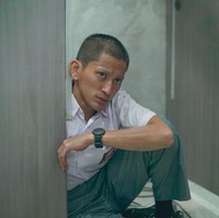 Perubahan penampilan Bio One sampai membuat istri mendiang Gepeng terharu karena terlalu mirip. Hal itu terlihat ketika Bio One berjumpa dengan keluarga mendiang Gepeng. Foto: Instagram/@bojvoyej