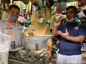 Sidak Minyak Curah di Karawang, Masih Ada Pedagang Jual Diatas HET