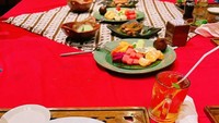 Tak hanya buah manggis, tapi Chenle juga menikmati sajian es buah di restoran hotel tempatnya menginap. Es buahnya tampak segar dengan campuran jelly warna-warni. Foto: Twitter / dok. Weibo Chenle NCT