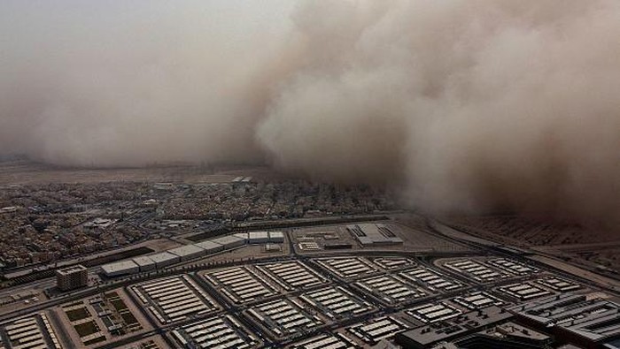 This picture taken on May 23, 2022 shows an aerial view of a massive dust storm advancing into Kuwait City above Kuwait University Campus. (Photo by YASSER AL-ZAYYAT / AFP) (Photo by YASSER AL-ZAYYAT/AFP via Getty Images)