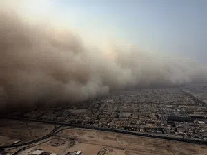 Ngeri... Kuwait Ditelan Badai Pasir, Udara Merah Kekuningan