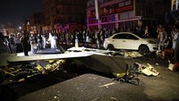 Dilaporkan sebuah drone jatuh tepat di tengah-tengah pusat perbelanjaan di Yaman.  
