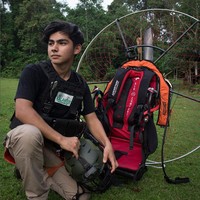 Andrew Kalaweit merupakan anak sulung dari Prada dan Chanee Kalaweit. Sebelumnya ayah dan ibu Chanee viral setelah membagikan kisah pertemuan mereka di akun Youtube. Chanee, ayah Andrew merupakan bule Prancis yang terpikat dengan pesona Prada, warga Dayak. Foto: Dok. Instagram @andrewkalaweit.