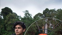 Viral YouTuber Andrew Kalaweit, Dijuluki Tarzan Tinggal di Hutan Kalimantan
