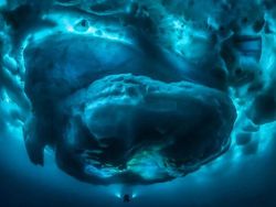 Foto Ini Bikin Terkesima Tapi Menakutkan Bagi Fobia Perairan Luas & Dalam