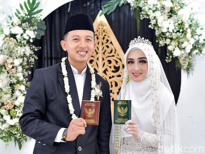 Foto pernikahan Fajrul Islam dan Dila Santika. Foto pernikahan Fajrul Islam dan Dila Santika.