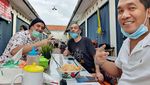Gary Iskak Saat Nongkrong di Kafe dan Jajan Kaki Lima