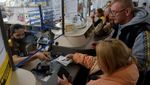 Gegara Prangko Ini, Warga Antre Panjang di Kantor Pos Kyiv, Ukraina