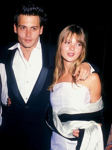 Johnny Depp dan Kate Moss saat masih berpacaran di The Academy, Beverly Hills, California.