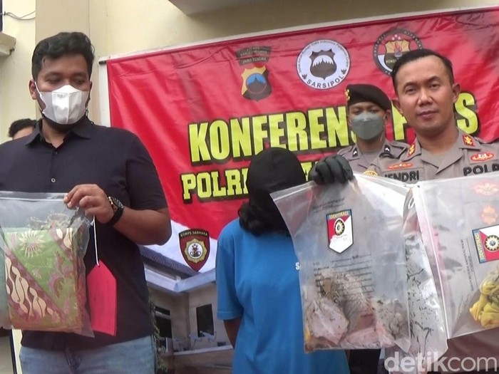 Kapolres Banjarnegara saat jumpa pers kasus pembuangan bayi di Sungai Kedawung, Selasa (24/5/2022).