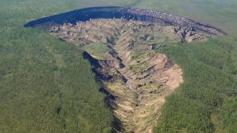 The Batagaika crater in Sibera, dubbed mouth to hell| Image courtesy: Alexander Gabyshev, Research Institute of Applied Ecology of the North
